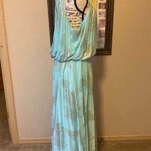 Evening gown - turn heads with this lovely 👗.